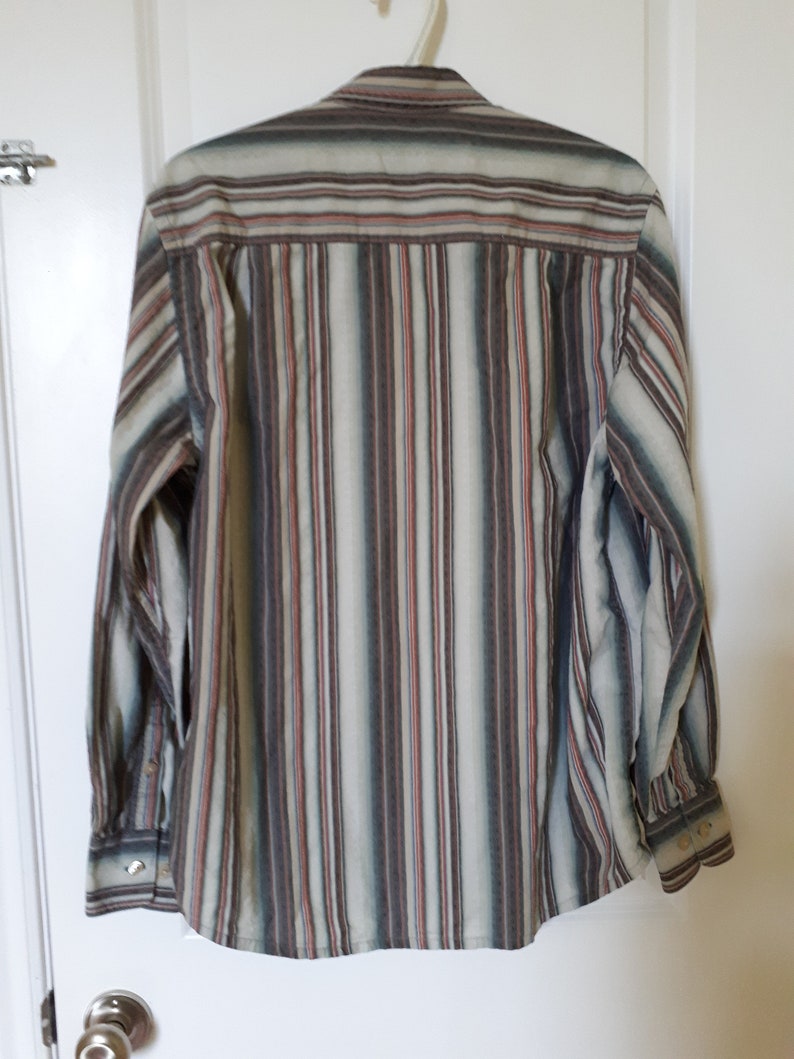 Tommy Bahama shirt button down long sleeved top blue grey with red and orange stripes white plastic buttons 100/% cotton preppy unisex