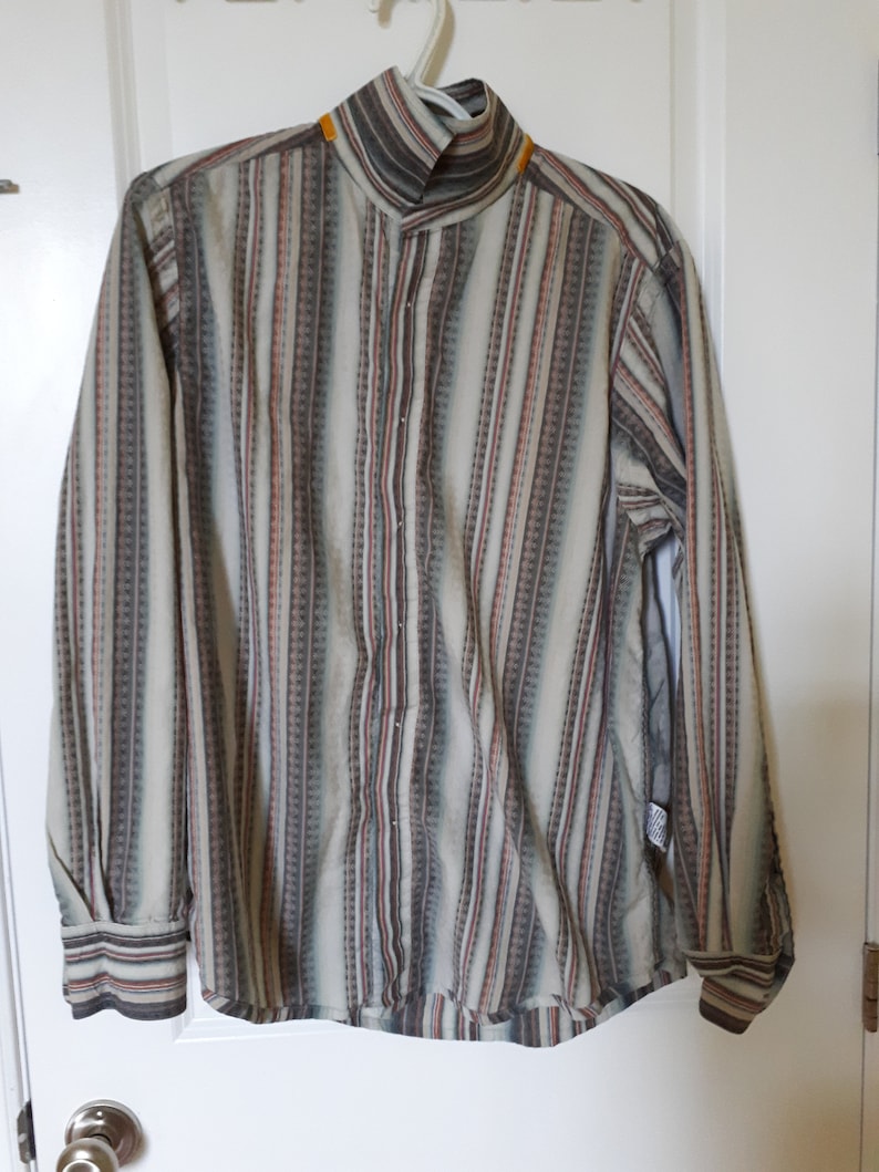 Tommy Bahama shirt button down long sleeved top blue grey with red and orange stripes white plastic buttons 100/% cotton preppy unisex