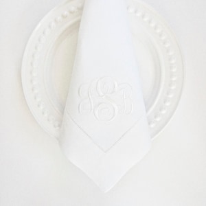 SCROLL I Font Monogram Embroidered Cloth Dinner Napkins and Guest Hand Towels - Wedding Keepsake for Special Occasions, Home Furnishings