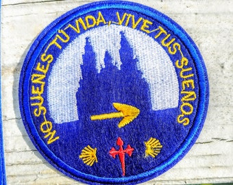 Écusson Camino de Santiago/Écusson pour sac à dos/Pèlerin/« Ne rêvez pas votre vie -- Vivez vos rêves »/Cathédrale de Saint-Jacques-de-Compostelle/Flèche/Croix