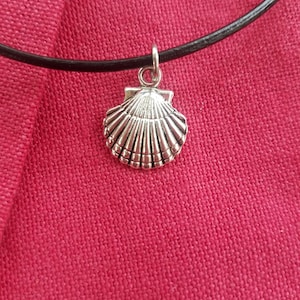 Camino de Santiago Necklace / Scallop Shell / Relief of Santiago on the Reverse / Pilgrim / St James / Men and Women