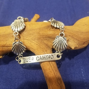 Buen Camino Scallop Shell Bracelet /. Camino de Santiago / Pilgrim / St James / Zamak Silver / Compostela / Camino / Santiago
