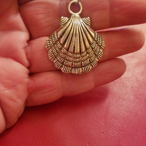 Scallop Shell Pendant on Adjustable Leather Cord Necklace / Camino de Santiago / Pilgrim / St James / Beach / Silver