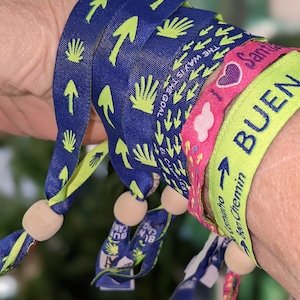 Bracelets ruban Camino de Santiago avec perle de curseur en bois / Brodé / Le Chemin / St James / Buen Camino / J’aime le Camino / Flèches / Étoiles
