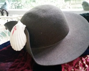 Classic Pilgrim Hat / Traditional / Felt with a Scallop Shell / Camino de Santiago / St James / The Way / Costume