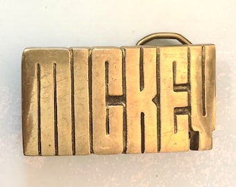 Boucle de ceinture vintage prénom Mickey Laiton massif Taiwan