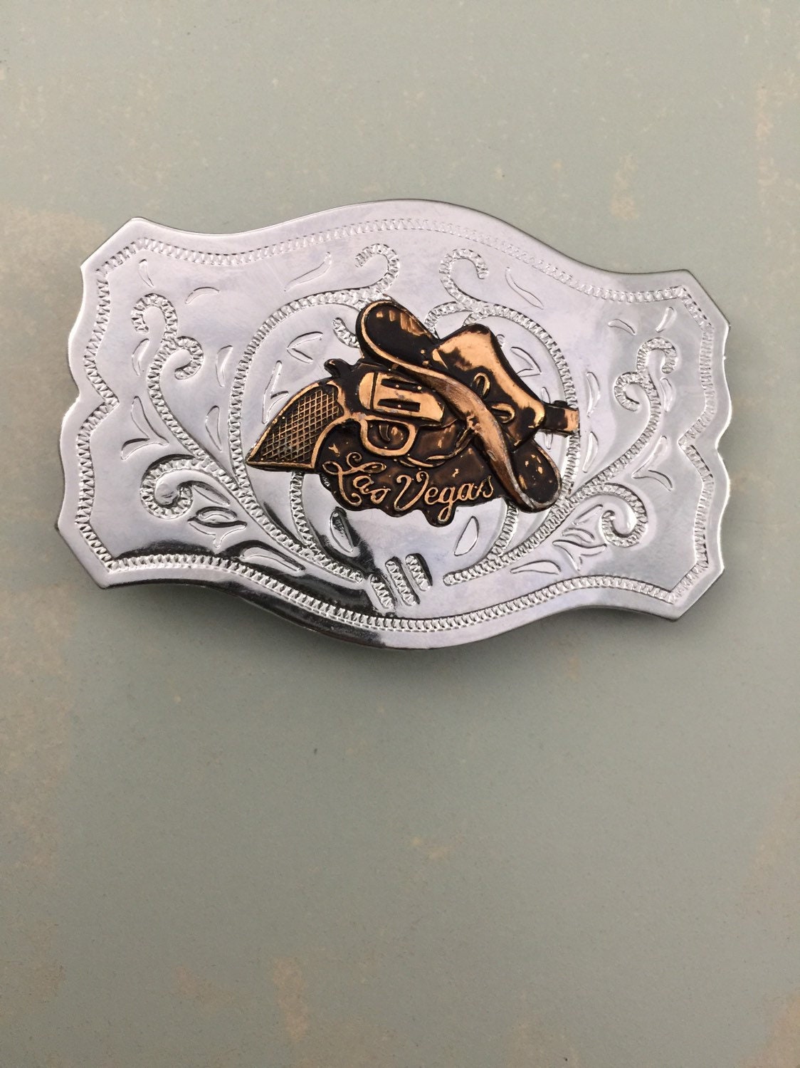 ピンバッジ ラスベガス カウボーイ Vintage Las Vegas Belt Buckle With Copper Cowboy Hat and