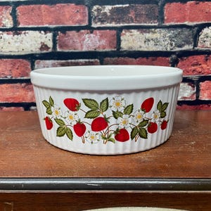 Sheffield Strawberries and Cream Large Ramekin