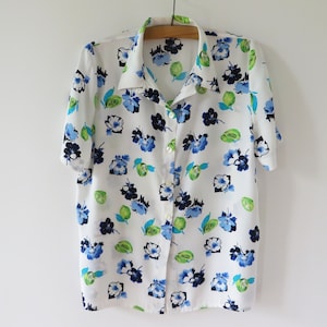 Vintage 80&#39;s White Floral Viscose Blouse Women Summer Shirt Short Sleeve Blouse Button up Hipster Chemise Festival Blouse Large Size Shirt
