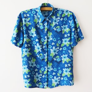Vintage 80&#39;s Women Viscose Blouse Blue Floral Summer Shirt Short Sleeve Blouse Button up Shirt Hipster Chemise Gift for Mom Small to Medium