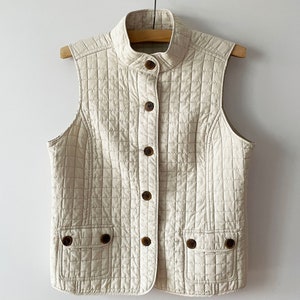 Vintage Quilted Vest: Ivory Beige Sleeveless Jacket, Size L