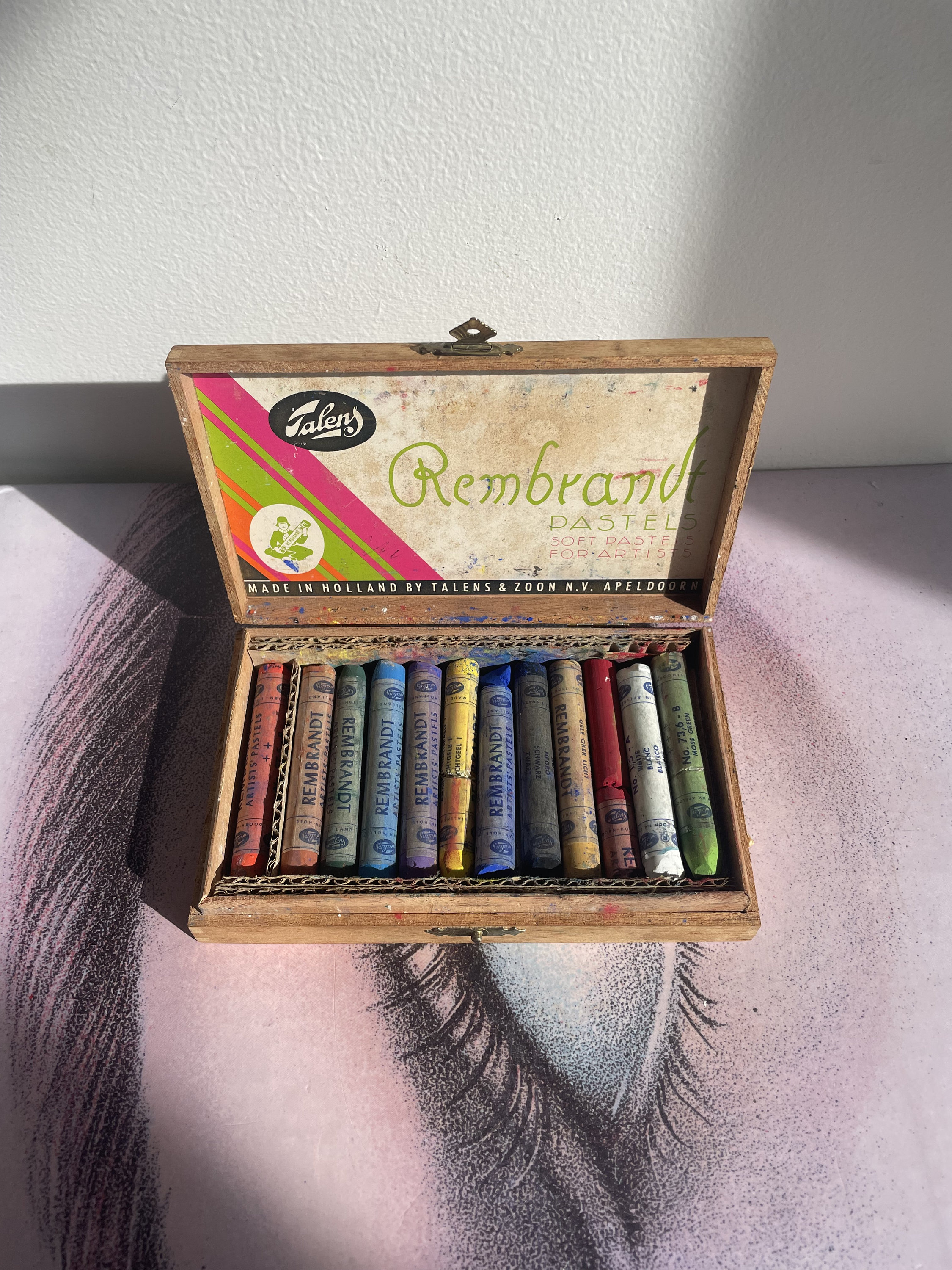 Vintage 1940s Talens Rembrandt Artist Pastels Original Wooden Box, Made in  Holland 