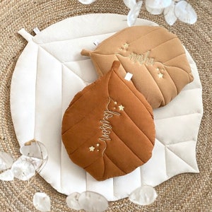 Customizable leaf cushion, washed cotton.