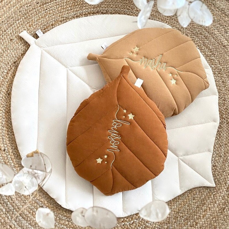 Customizable leaf cushion, washed cotton. 