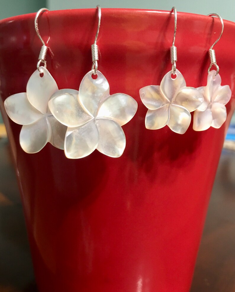 25mm White Mother of Pearl Hawaiian Plumeria Flower Dangling 316L Hook Earrings 25mm White Mother of Pearl Hawaiian Plumeria Flower Dangling 316L Hook Earrings