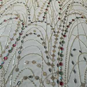 Luscious Exquisite Beaded, Sequined y Colorful Rhinestoned Fabric— Se vende cortado a medida