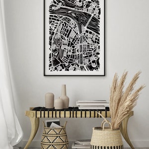 Plan de ville de BAYONNE. Affiche cartographique et decorative par Tokiko. Illustration fait main en France
