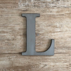 Letras grises rústicas, decoración de pared, letras iniciales angustiadas, decoración de granja, A, B, C, D, E, F, G, H, I, J, K, L, M, N, O, P, Q, R, S, T, U, V, W, X, Y, &, Z, Gris