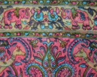 Exotische und bunte Vintage 1970er Jahre Indien Paisley Block Druck Seide Schal Schal Stola Wickeln 20 "x 68" Elefanten Kamele