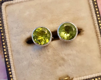 Pendientes de peridoto Joyería de peridoto Studs de peridoto Pendientes de plata 925 Piedra de nacimiento de agosto Regalos de cumpleaños de agosto para Virgos Regalos de cumpleaños para ella