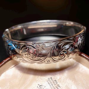 Beautiful Vintage Sterling Silver Bangle Hallmarked Silver Engraved Bangle Vintage Engraved Silver Bangle for Women Vintage Silver Bangle