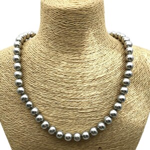 Zoetwatergrijze parelketting 18 inch enkele streng pauwenparelketting, gratis cadeauverpakking