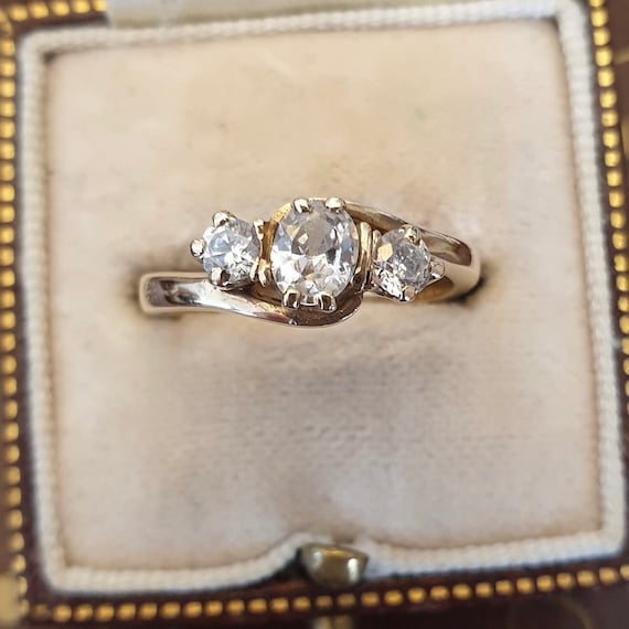 Vintage 9ct Gold Ring, 3 Stone Ring, Small Ladies