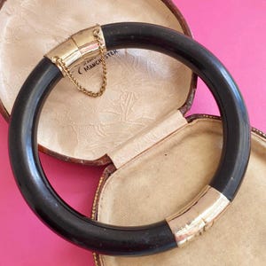 Bracelet en jade noir véritable vintage Bracelet en jade à charnières Bracelet en jade noir Estate Bracelet en jade du milieu du siècle Bracelet en jade noir en boîte