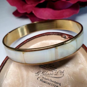 Beautiful Vintage Mother of Pearl Bangle Brass Mother of Pearl Bracelet 1960s Bangle Stacking Bangle Boho Bangle Vintage Jewellery