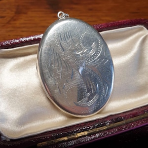 Vintage Sterling Silver Locket Necklace with 20 Inch Chain Large Silver Locket with Photo, Silver Oval Locket Necklace Engraved Locket