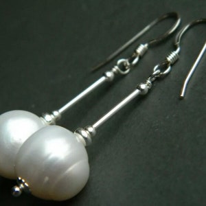 Beautiful 925 Silver White Pearl Dangle Earrings White Freshwater Pearl Drop Earrings Sterling Silver Pearl Dangle Earrings for Bride Boxed