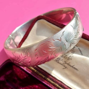 Vintage Sterling Silver Bangle English Hallmarked Silver Bangle Engraved Silver Bangle Excalibur Bangle Solid Silver Hinged Bangle for Women