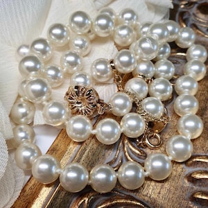 Beautiful Vintage Pearl Necklace 17 Inch Ivory Pearl Necklace Vintage Single Strand Pearl Necklace Old Pearl Necklace Costume Pearl Necklace