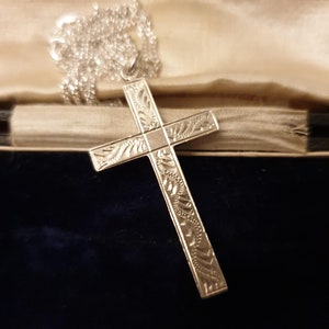 Pretty Vintage Silver Cross Necklace with 18 Inch Chain Crucifix Necklace Silver Engraved Silver Cross Necklace Confirmation Gift for Her