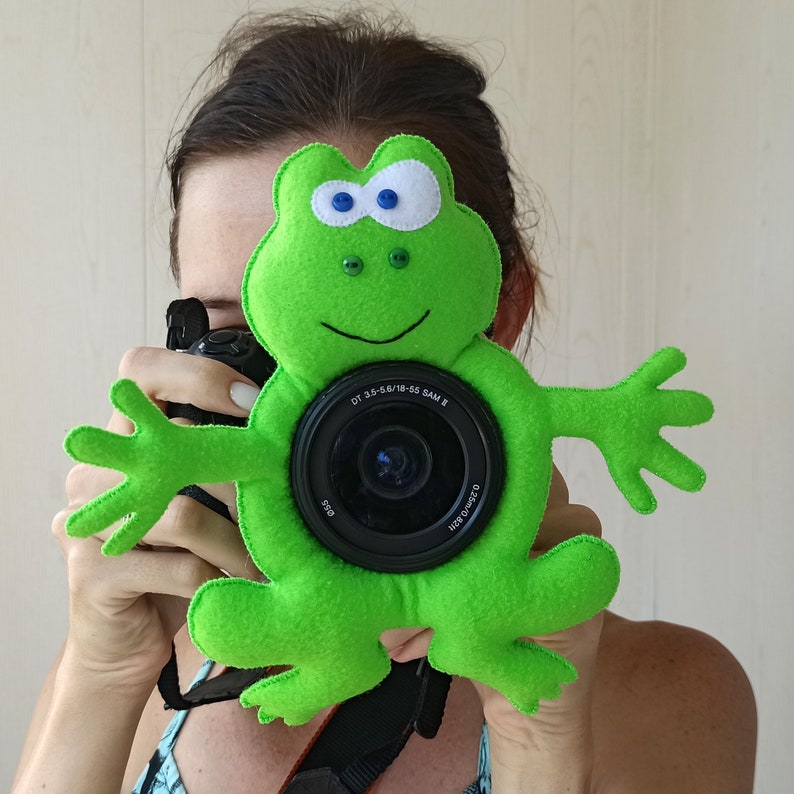 Camera buddy Photography accessory Camera lens buddy Photographer helper Camera accessory Photo helper Camera gift Funny frog Felt frog image 4