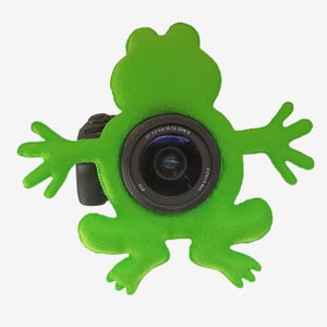 Camera buddy Photography accessory Camera lens buddy Photographer helper Camera accessory Photo helper Camera gift Funny frog Felt frog image 2