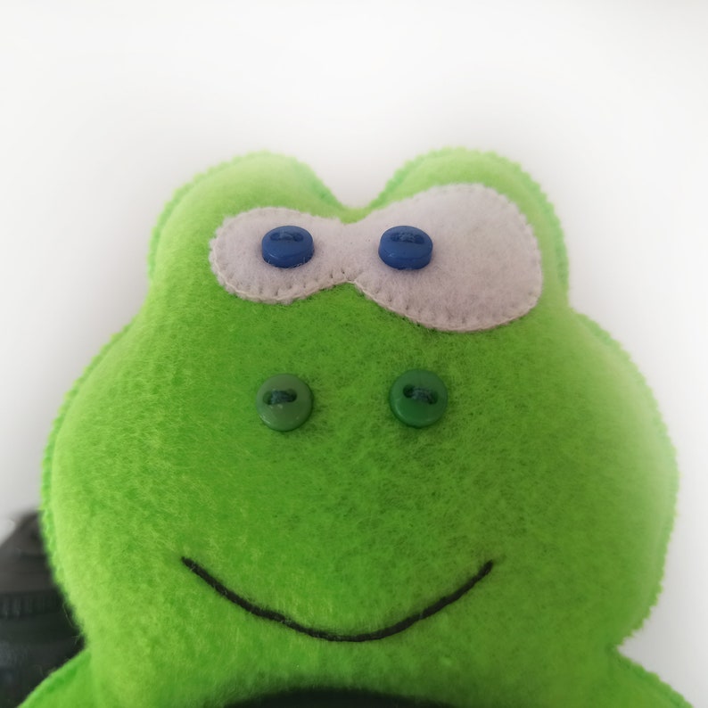 Camera buddy Photography accessory Camera lens buddy Photographer helper Camera accessory Photo helper Camera gift Funny frog Felt frog image 3