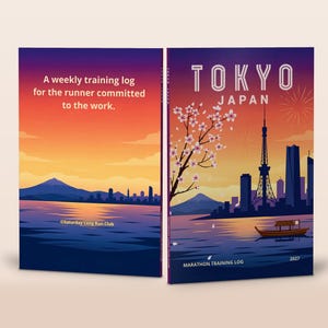 以下が含まれることがあります： 東京のスカイライン、東京タワー、桜、水上のボートの夕景イラストが描かれたマラソントレーニングログブック。表紙には「TOKYO JAPAN」「2027」「MARATHON TRAINING LOG」「A weekly training log for the runner committed to the work.」と記されています。