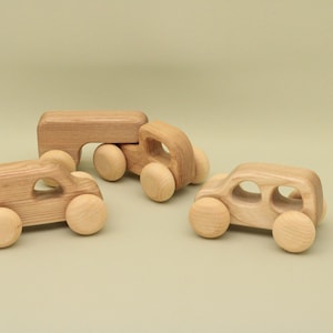 Handgefertigtes Bio Holz Fahrzeug-Set: Aschetraktor, Hubschrauber, Auto