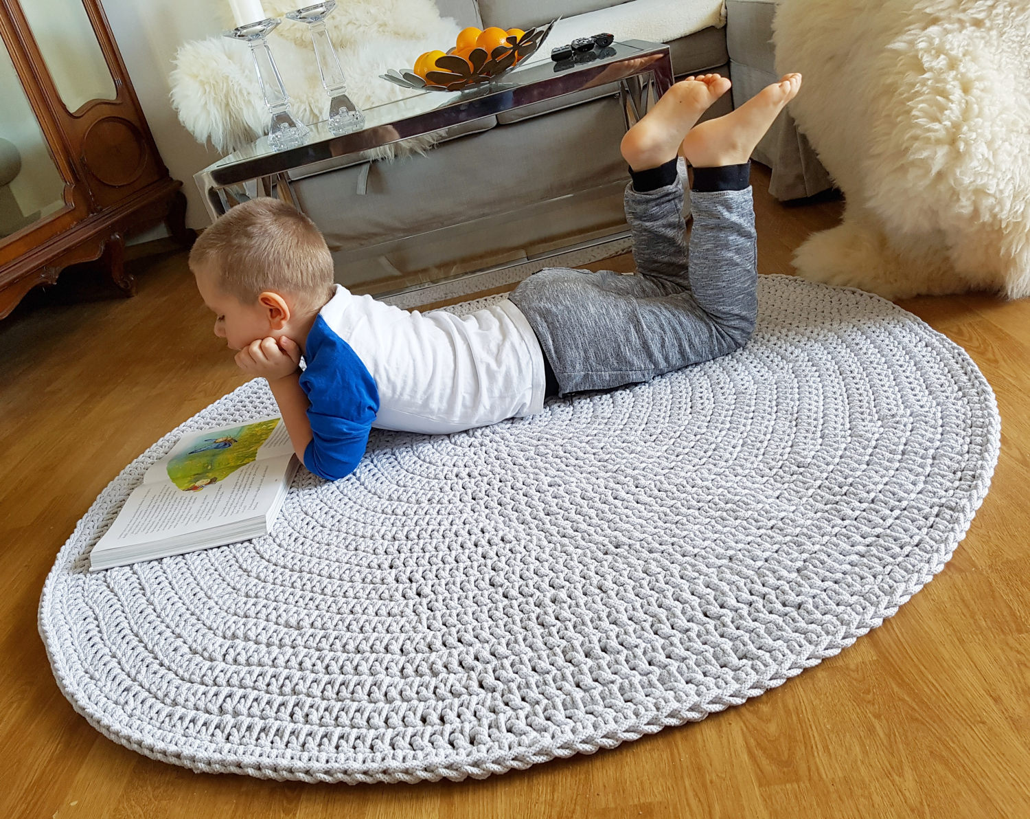 Rug Made Handmade Knitted Yarn Crocheting Add Warmth Comfort Interior Stock  Photo by ©Nadejda_Zaharevskaja 385488758