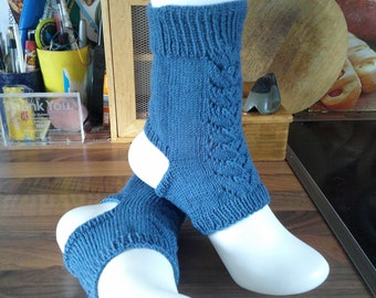 Yoga socks with patterned front to fit a size 4-6 UK foot