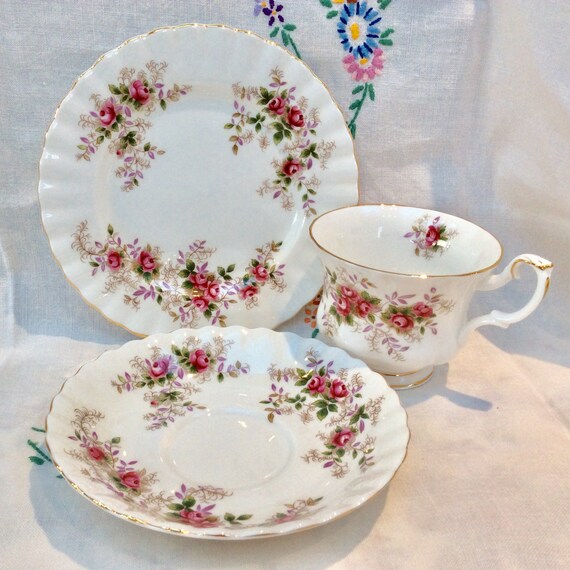 2 x UNUSED Royal Albert  "Lavender Rose" Tea Plates 