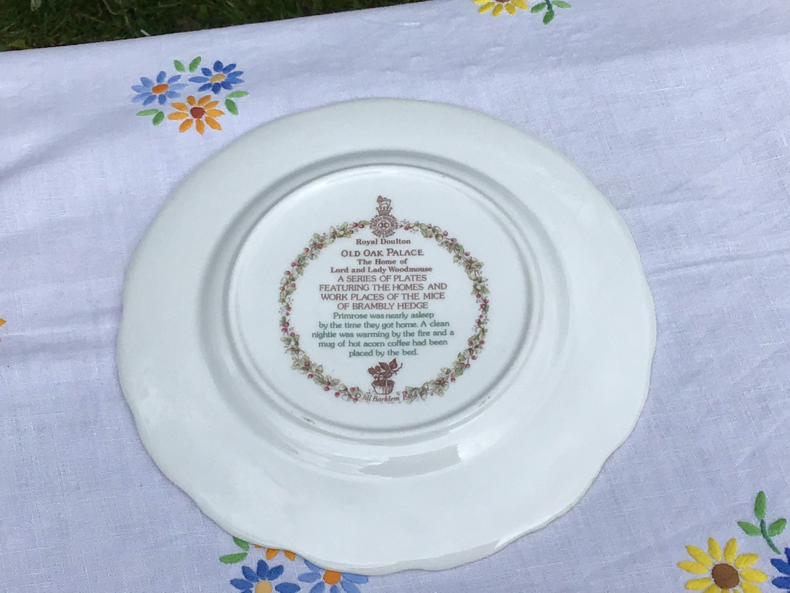 Brambly Hedge “old Oak Palace” Plate, Royal Doulton, Homes