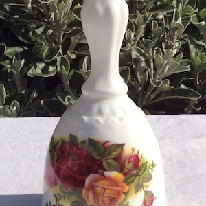 Cloche Royal Albert Old Country Roses : porcelaine de collection fine