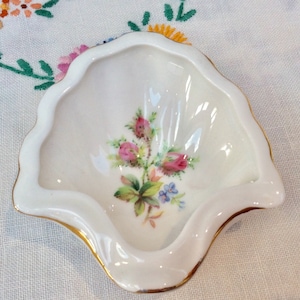 Royal Albert Moss Rose Clam Shell, English Fine China, Vintage Rare Moss Rose, Special Gift for Her for all Occasions, Thanksgiving Gift