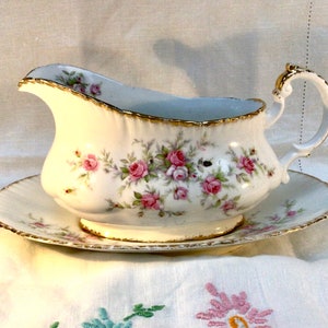 Paragon Victoriana Rose Gravy Boat with Underplate, Fine Bone China, Made in England
