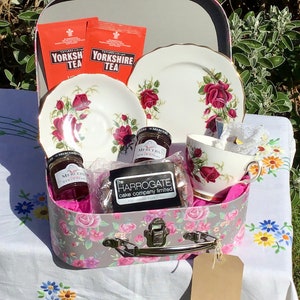 Personalised Yorkshire Afternoon Tea Hamper, Vintage Teacup Set, Yorkshire Tea, Bridesmaid Gift, Special Birthday Gift, Mothers Day Gift
