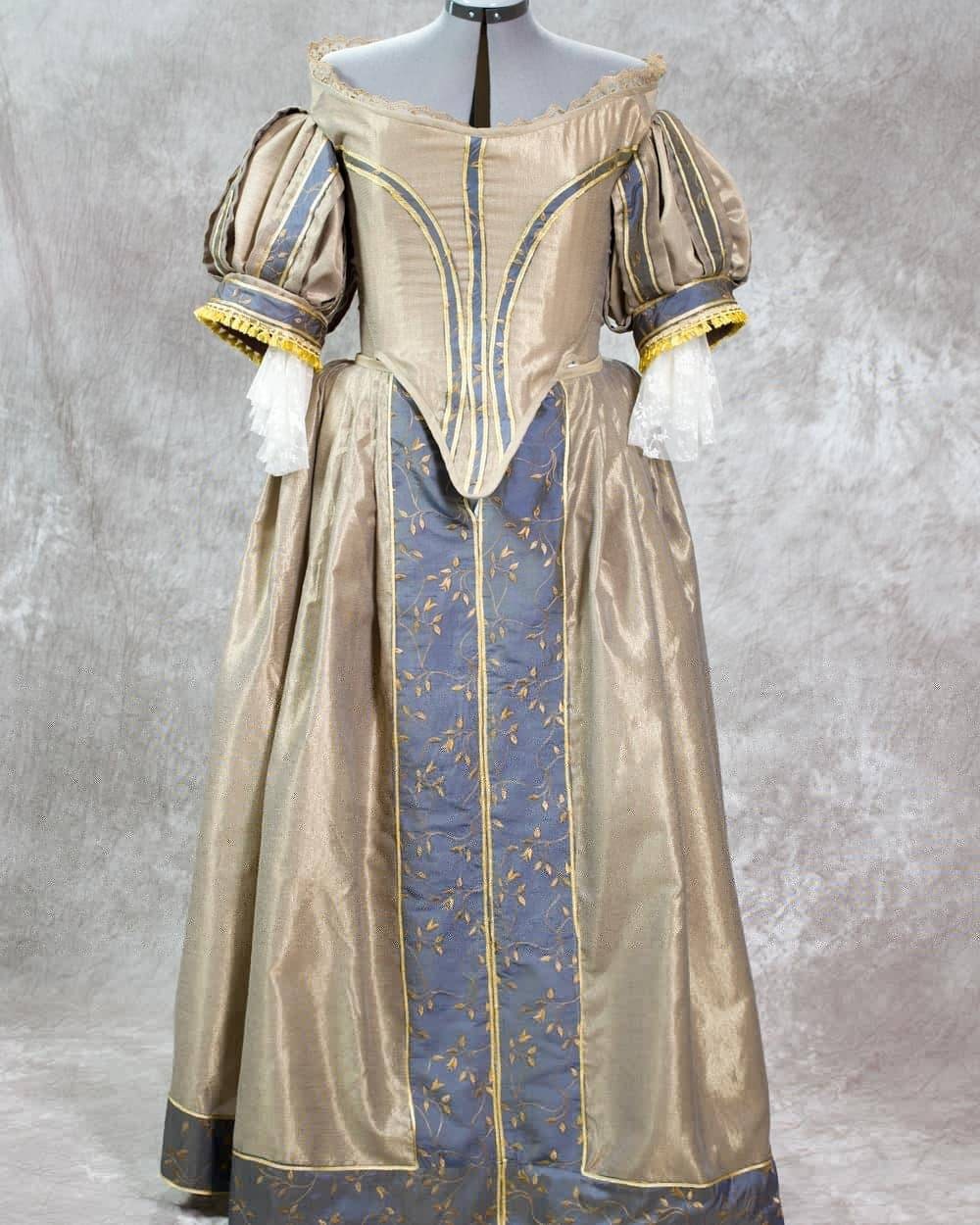 Robe xviie siècle hotsell