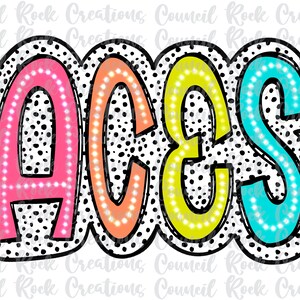 Könnte beinhalten: Ein farbenfrohes Wortkunstdesign mit dem Wort „ACES“ in einer fetten, blasenartigen Schrift. Jeder Buchstabe ist schwarz umrandet und mit einer anderen Farbe gefüllt: rosa, orange, gelb und blau. Der Hintergrund ist ein schwarz-weißes Punkte-Muster.