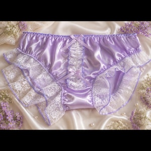 Beställningsvara.. Sissy Knickers i satin, med spetsben och volang fram. Valfri storlek..valfri färg från SweetCheeks